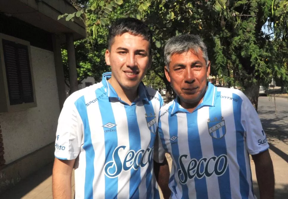 TRANQUILOS. Gonzalo y José llegaron por calle Uruguay donde dejaron estacionado su vehículo sin problemas. 