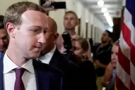 Facebook: las acciones se hundieron y Zuckerberg perdió USD 7.000 millones en dos horas