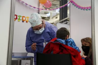 El tema del que hablan los papás y las mamás: ¿por qué eligieron Sinopharm para los niños?