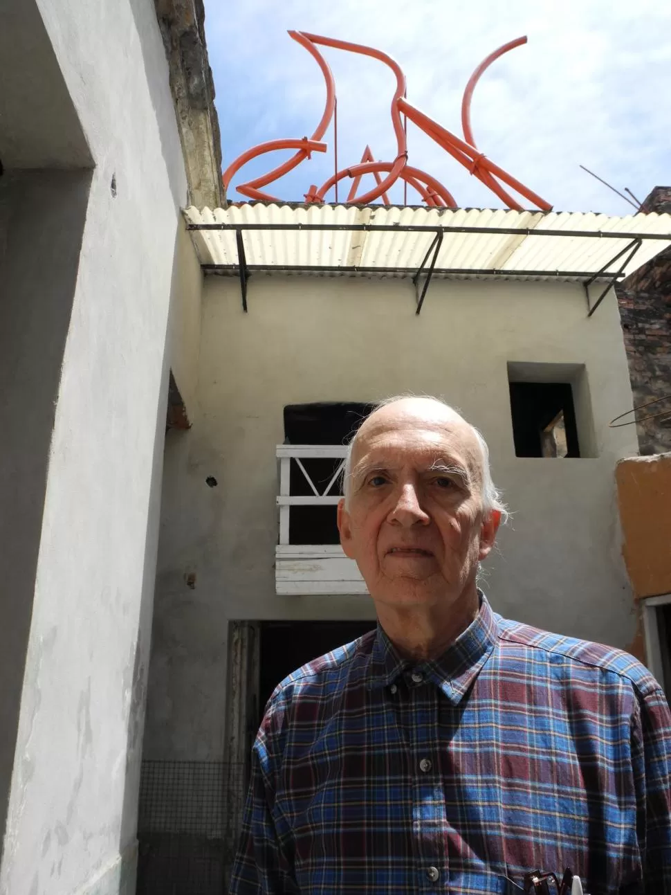 LA ÚLTIMA PUBLICACIÓN. El fotógrafo Gustavo Molina hizo una selección de las pinturas de Iramain y el diseño del libro. 