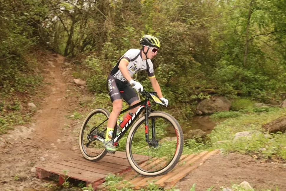 JUVENIL. Mariano Aparicio logró dos éxitos y se llevó el título. 