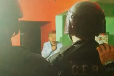 Un hombre violó a su hermana y cuando llegó la Policía intentó suicidarse