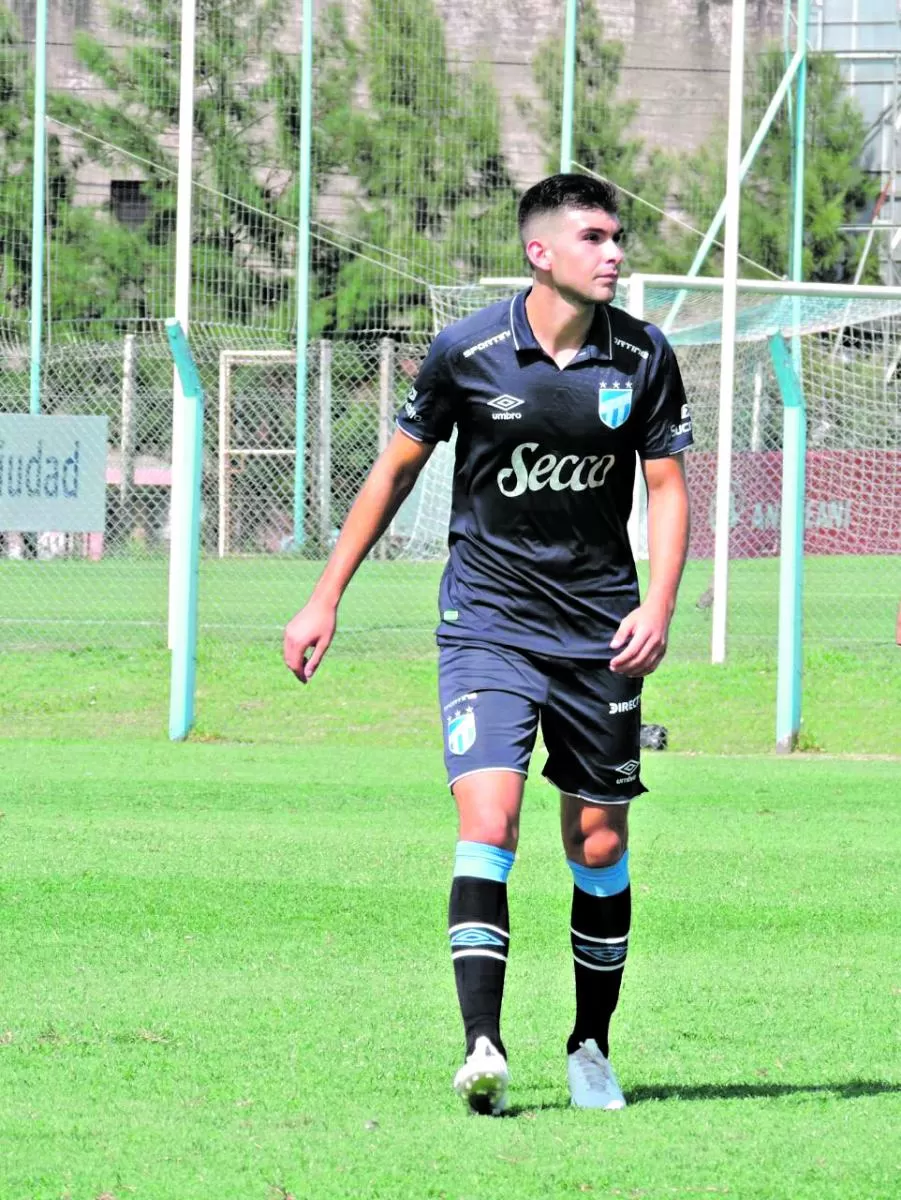 DE LA CANTERA. Camilo Albornoz reemplazó el sábado a Mauro Osores, otro jugador salido de las inferiores. El ex Mitre de Santiago, tuvo un buen desempeño ante San Lorenzo y podría ser titular el lunes.  