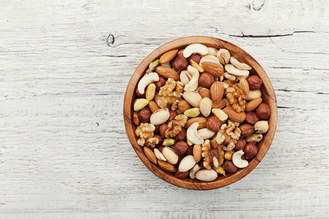 ¿FALSO O VERDADERO? Como el huevo o los lácteos, el consumo de frutos secos siempre ha estado rodeado de cierta confusión. ARCHIVO LA GACETA