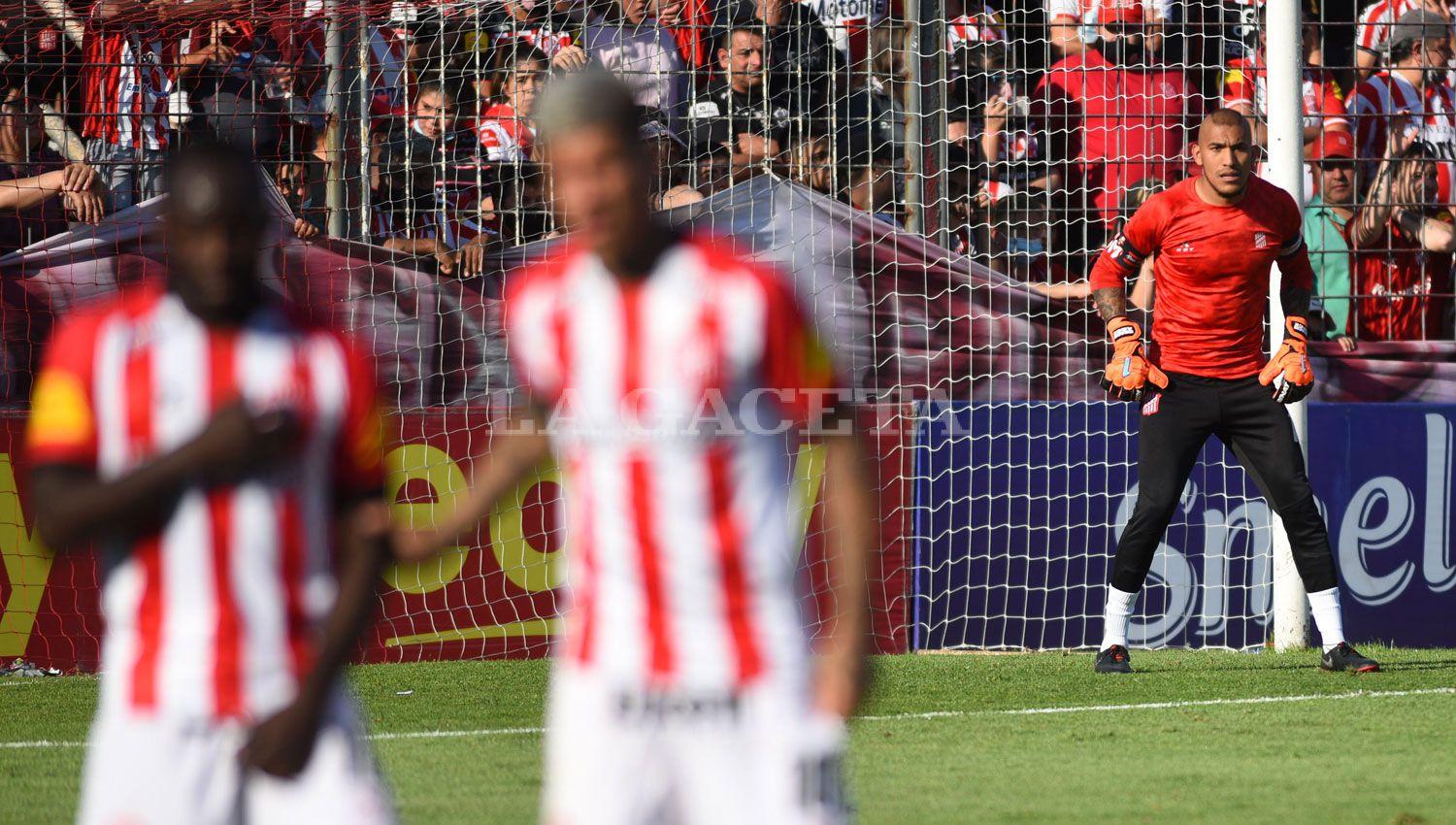 FIGURA. El capitán Ignacio Arce volvió a ser fundamental para San Martín debajo de los tres palos.