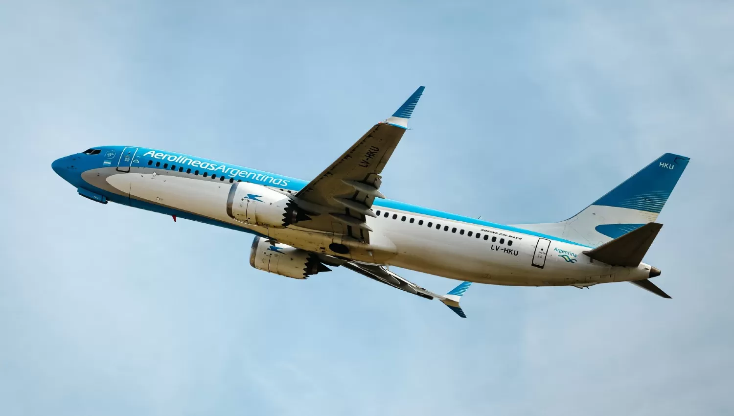 CON DEMORAS. El reclamo de los controladores aéreos retrasaría dos horas los vuelos de Aerolíneas Argentinas en todo el país.