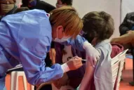 Vacunación para menores: se realizará en las escuelas