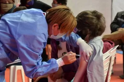 Vacunación para menores: se realizará en las escuelas