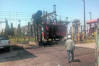Realizan cortes programados de energía tras el incendio en la estación transformadora de Villa Quinteros