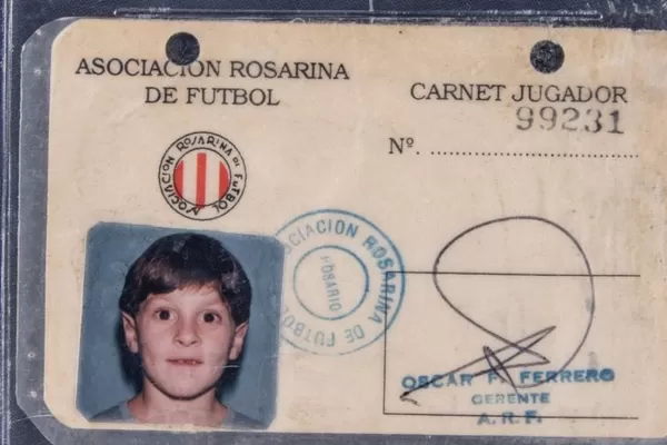 Subastan en Estados Unidos un carnet de usaba Messi en Newells: ¿Cuánto pagarías?