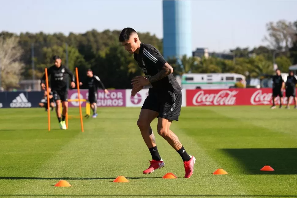 AL BANCO. Joaquín “Tucu” Correa esperaría su chance entre los suplentes. Twitter @Argentina