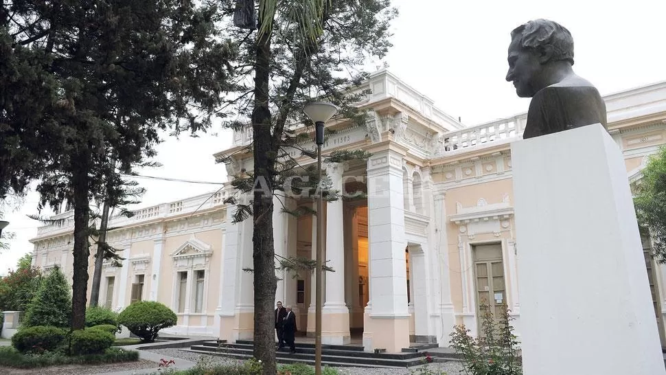 UNT. ARCHIVO LA GACETA