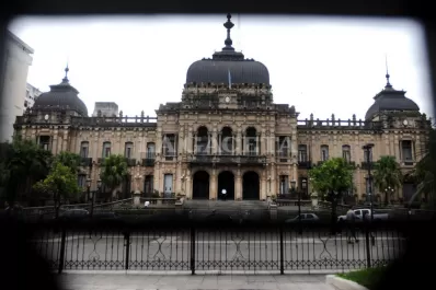 Recomposición salarial: El Gobierno comenzó a recibir a los gremios estatales de Tucumán