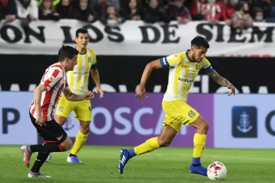 Estudiantes evitó una caída en tiempo de descuento ante Rosario Central