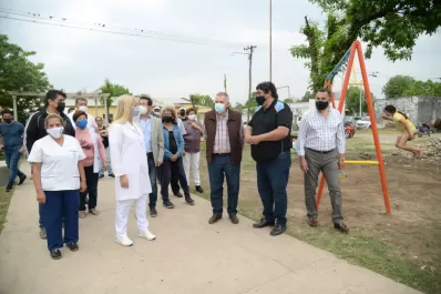 Osvaldo Jaldo visitó obras y entregó equipamientos en García Fernández