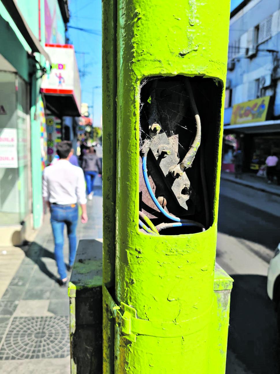 AL DESCUBIERTO. En pleno centro (Córdoba al 600) se observa esto. 