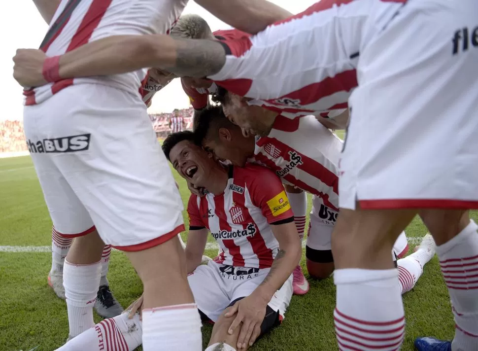 LA RECETA DEL GOL. El pasado lunes, el “Santo” estuvo lúcido en los últimos metros y pudo convertir tres goles. La idea de Pablo De Muner es que su equipo mantenga el nivel durante las últimas fechas.  