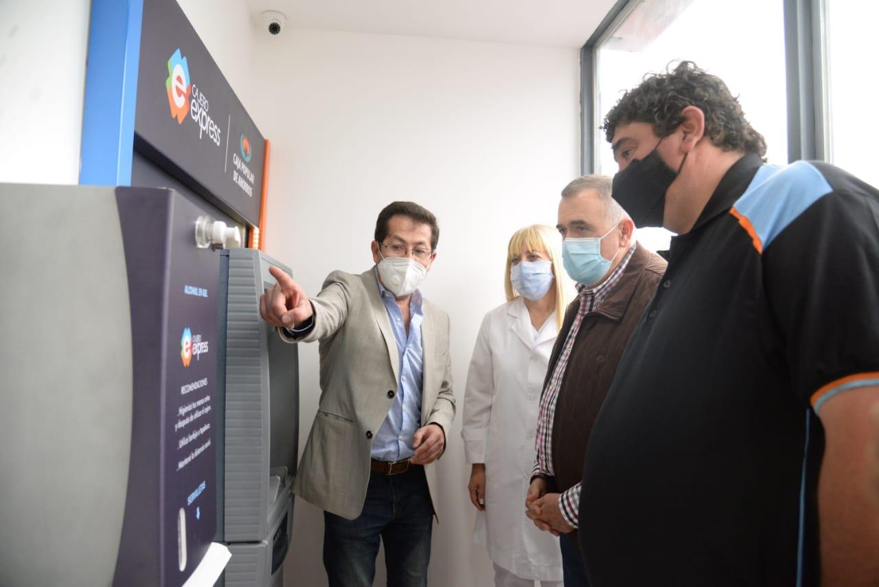 Osvaldo Jaldo visitó obras y entregó equipamientos en García Fernández