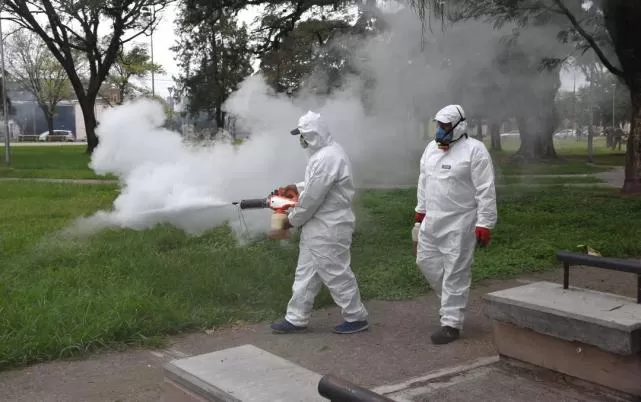 TAREAS. Se fumigó en zonas de los barrios Alberdi Norte y Juan XXIII.  