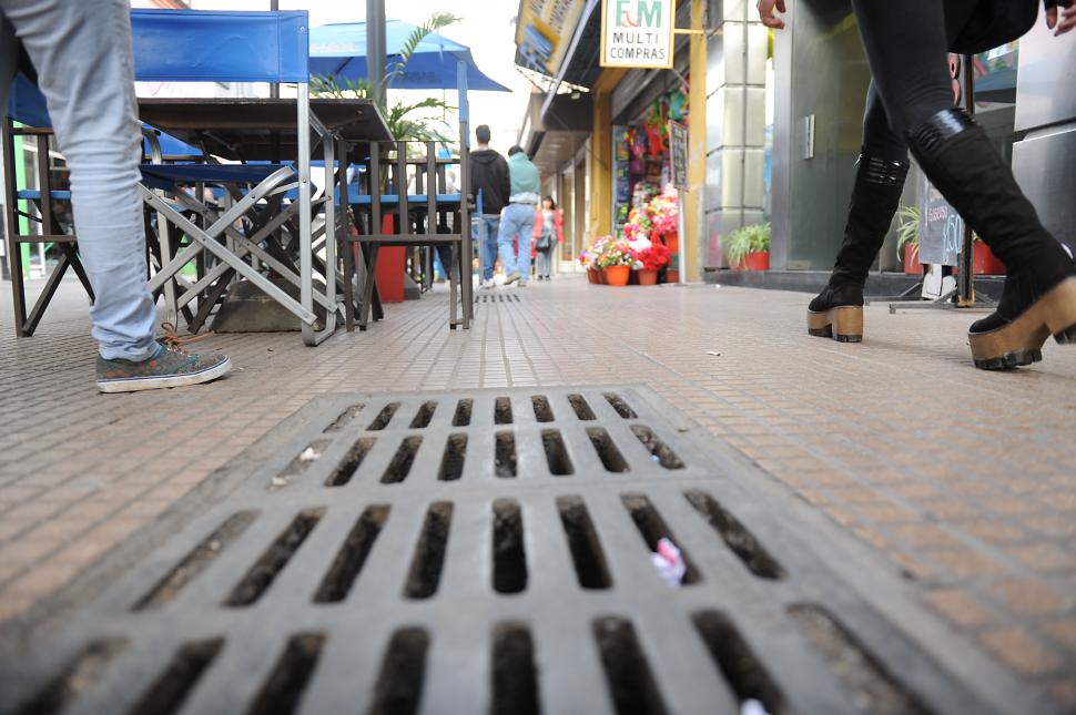 INSOPORTABLE. El olor fétido invade constantemente el centro. 