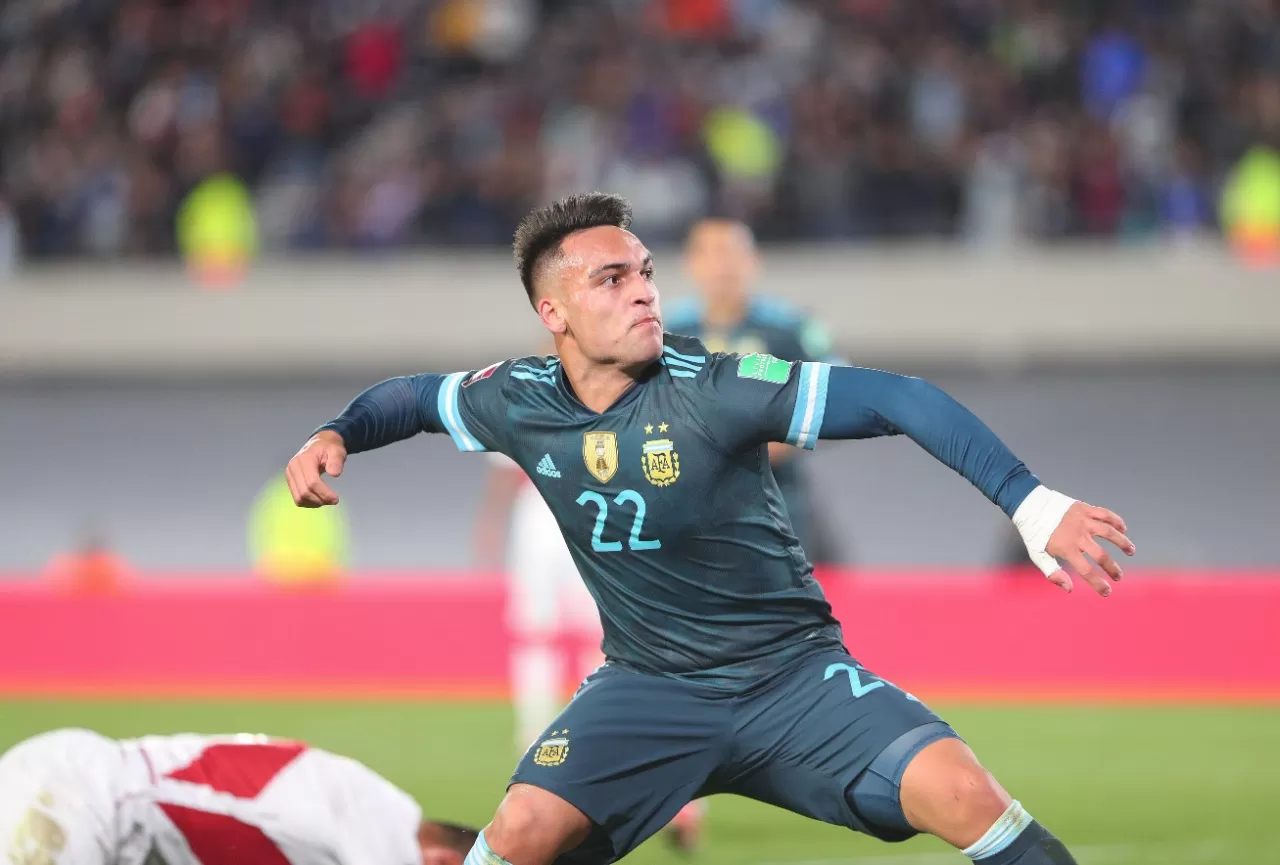 GRITO DE GOL. Martínez volvió a marcar con la camiseta del seleccionado. FOTO TOMADA DE TWITTER.COM/ARGENTINA