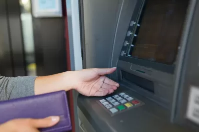 Cuándo se inicia el pago del 20% del sueldo a estatales y cómo es el cronograma