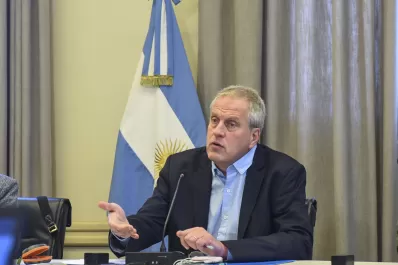 Una nueva dinámica alumnos-docentes: el ministro Perczyk propone un modelo de coeducación