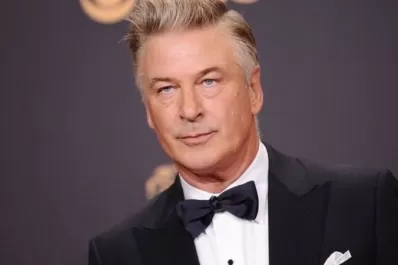 Alec Baldwin mató accidentalmente a una mujer en medio del rodaje de una película