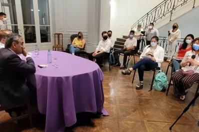 Alfaro estuvo en la Universidad San Pablo T: siempre es importante conversar con los jóvenes