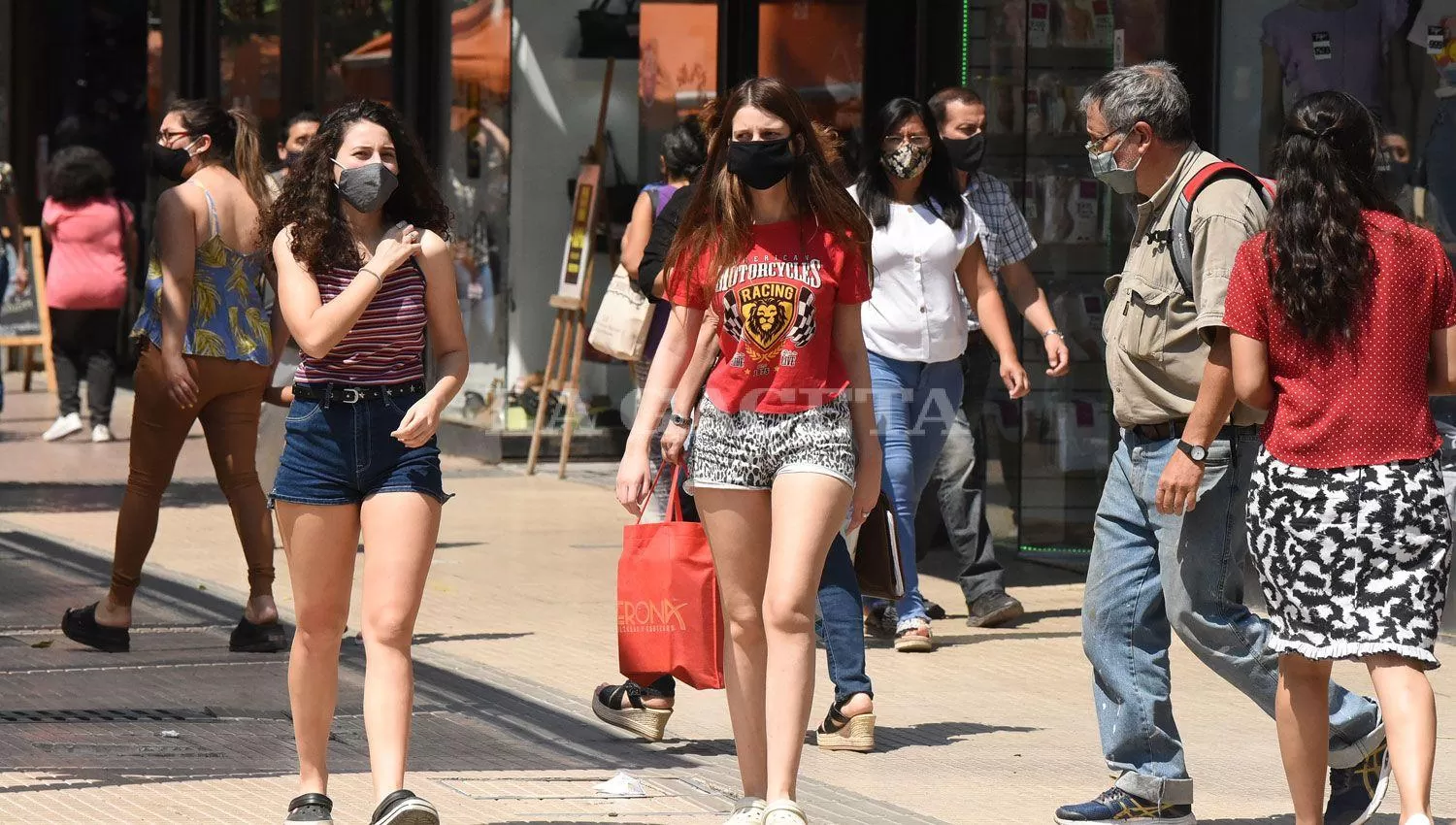 A PREPARAR LOS VENTILADORES. El incremento de la temperatura sobre la región someterá a los tucumanos esta semana. LA GACETA