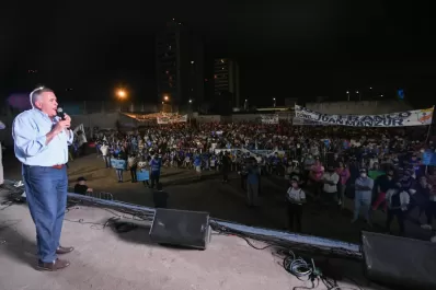 Vamos con los mejores en estas elecciones”, dijo Jaldo, señalando a Chahla y a Yedlin