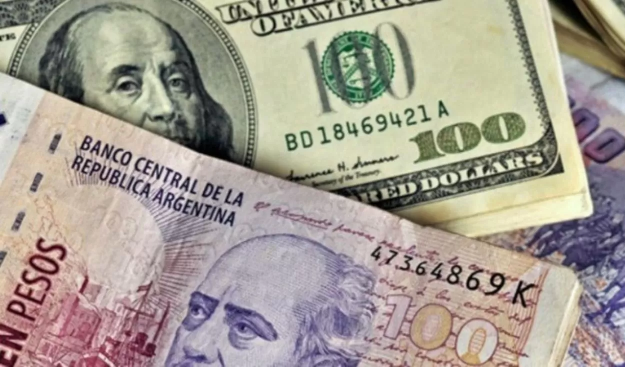 El dólar blue bajó un peso, pero sigue cerca de su máximo histórico