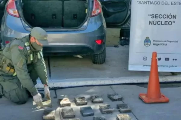 Detienen a tres tucumanos en Santiago del Estero con 14 kilos de cocaína y 20.000 dólares