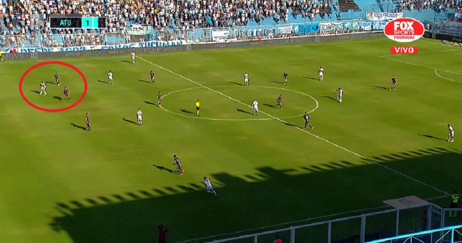 El delantero de Patronato estaba adelantado cuando marcó el primer gol