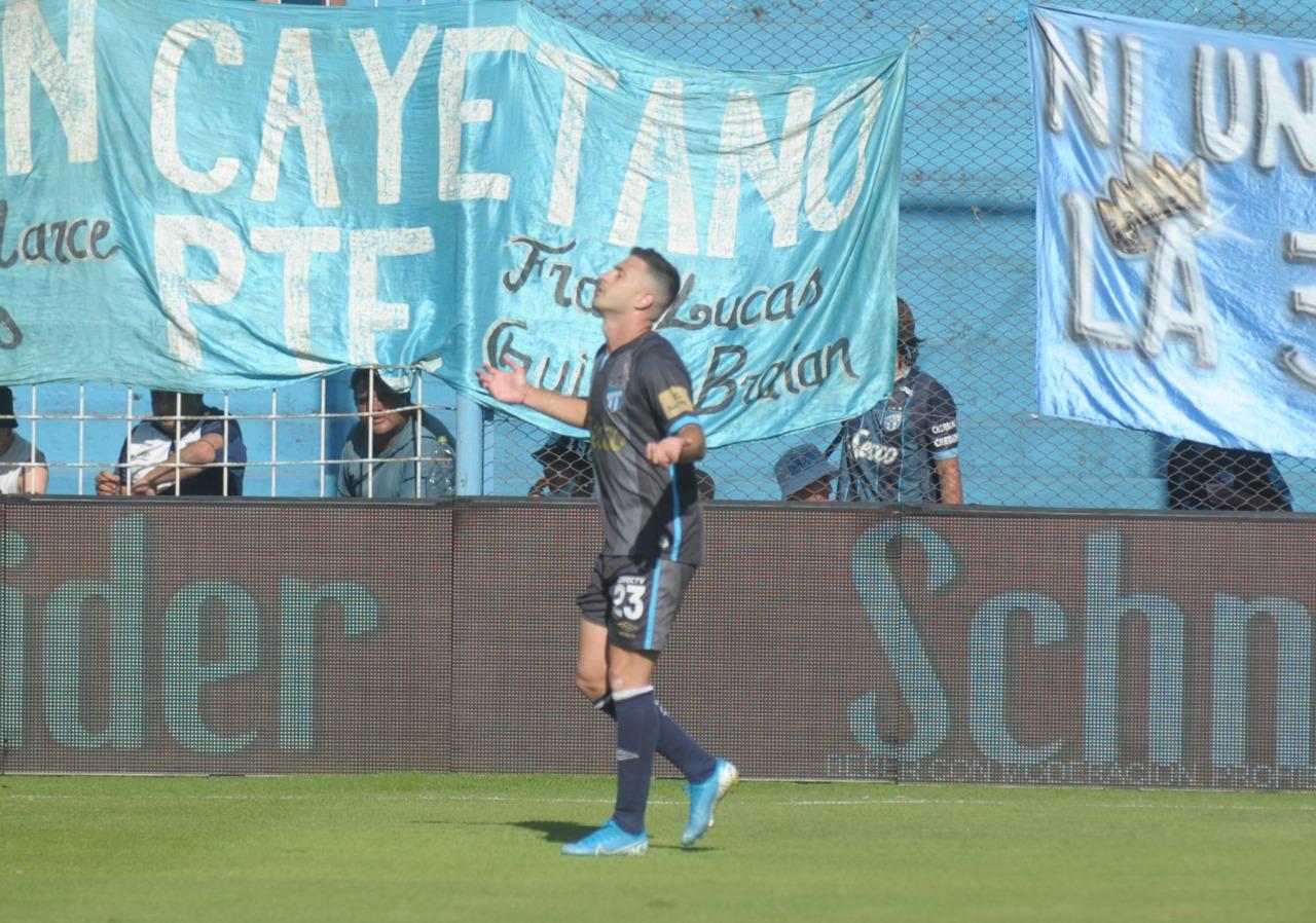 CARRERA FESTEJA EL GOL Foto Franco Vera para LA GACETA. 