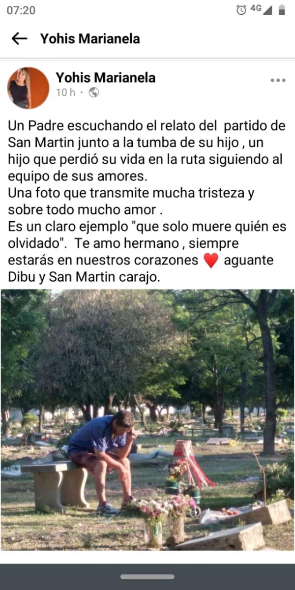 La imagen de un padre escuchando al Santo junto a la tumba de su hijo conmueve a las redes