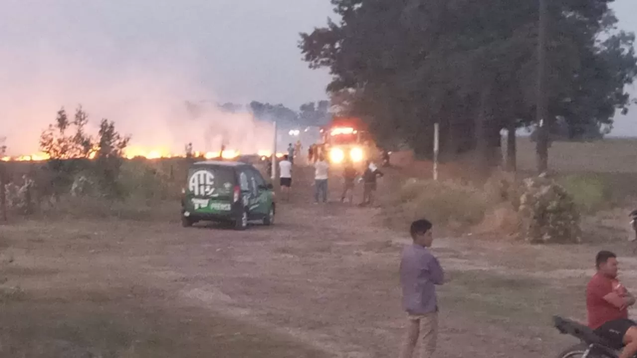 La Policía asegura que el fuego está controlado en Las Cejas