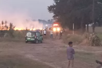 La Policía asegura que el fuego está controlado en Las Cejas
