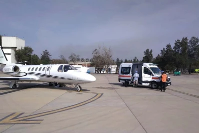 Una mujer con hipertensión pulmonar severa fue trasladada en el avión sanitario