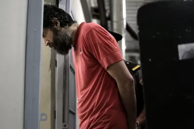 En Mendoza suspendieron el juicio al hombre que dice ser un gato porque no paraba de maullar