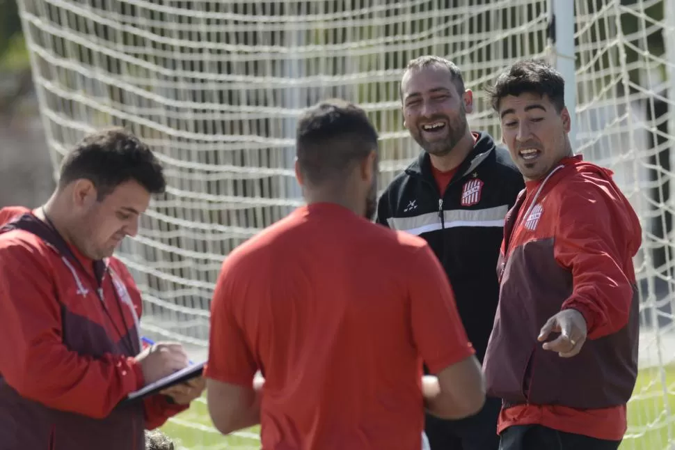 TODO ES FELICIDAD. De Muner valoró muchísimo el triunfo de ayer y sueña con un gran final de campeonato para el club. 