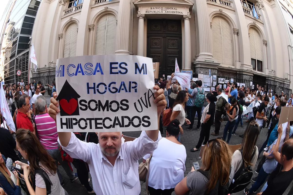 MARCHAS EN TODO EL PAIS. Los hipotecados UVAs pidieron días atrás el fin de los préstamos que se ajustan por inflación. FOTO TOMADA DE LOS COLECTIVOS DE AUTOCONVOCADOS