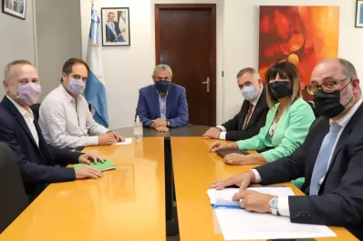 Jaldo se reunió con Ferraresi para darle impulso al plan de 3.600 viviendas para Tucumán