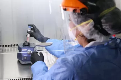 Mueren por coronavirus un hombre de 74 años y una mujer de 45 en Tucumán