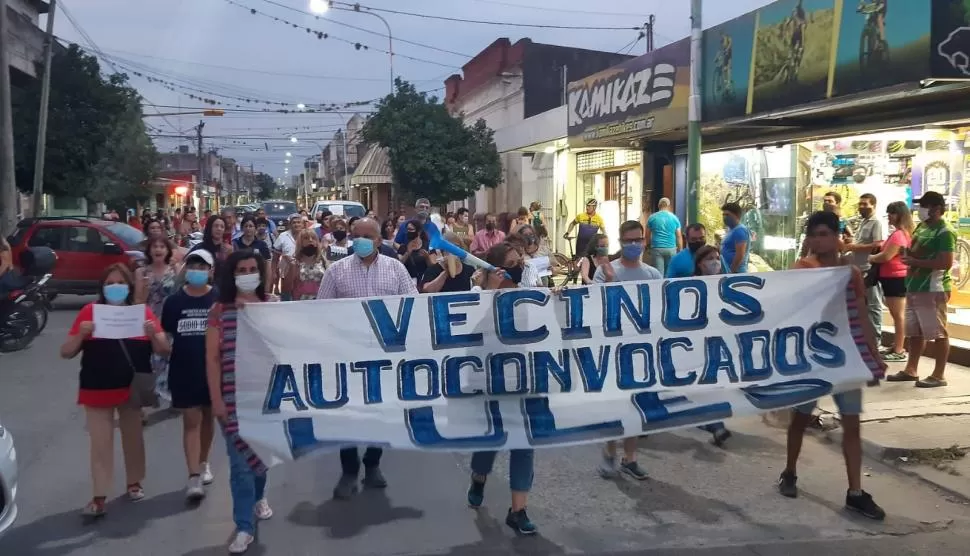 MANIFESTACIÓN. Llevaron sus demandas hasta el Concejo Deliberante.  