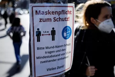 Variante Ómicron: mientras reúnen datos sobre la nueva cepa, más países aplican la cuarta dosis