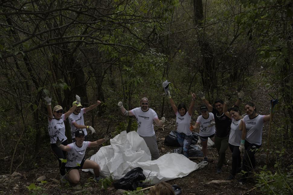 TRABAJAR JUNTOS. En la jornada los voluntarios también se divirtieron.   