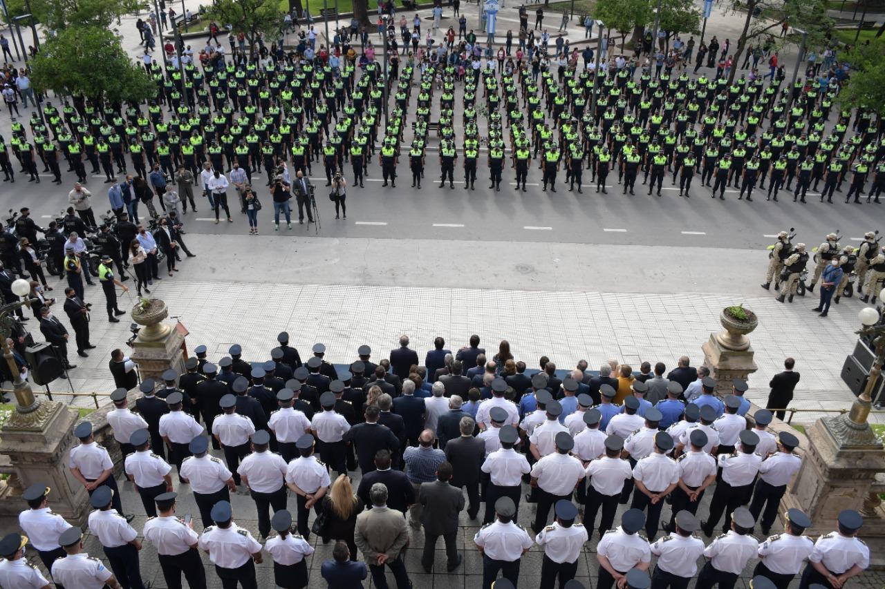 Más de 550 agentes de la Policía y del Servicio Penitenciario pasaron a planta permanente