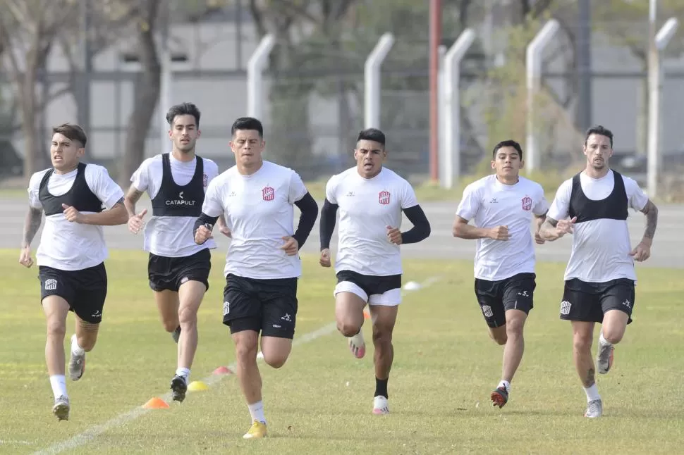 CON TODO. Esta semana, el plantel “santo” apuntará todos los cañones al juego del lunes. Ganarle a Tigre es una obligación.  