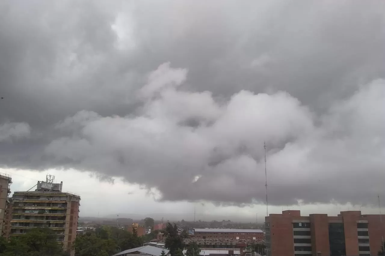 MUCHA NUBOSIDAD. Aunque la máxima llegaría hasta los 25°, se espera una jornada inestable y con cielo nublado.